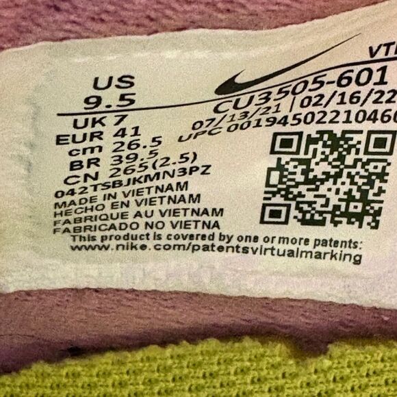 Size 9.5 - Women’s Nike Renew Run 2 pink shoes - Picture 9 of 9